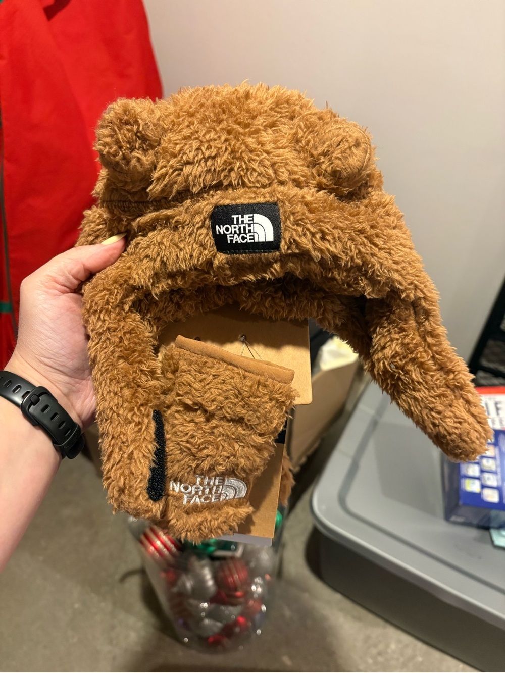 The Northface 0-6m Hat and Mitten set